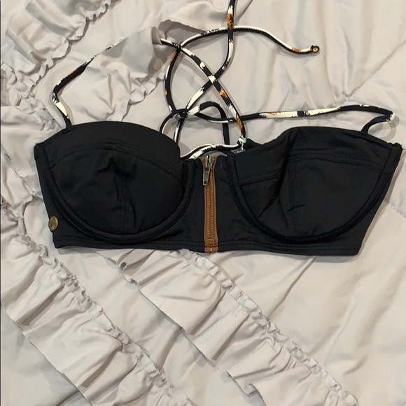 Bikini - Picture 3 of 4